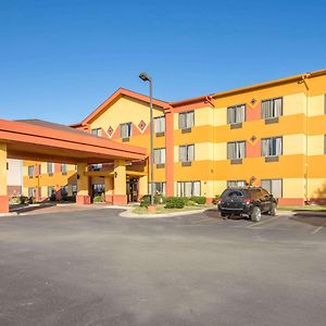 Quality Inn & Suites Midamerica Industrial Park Area